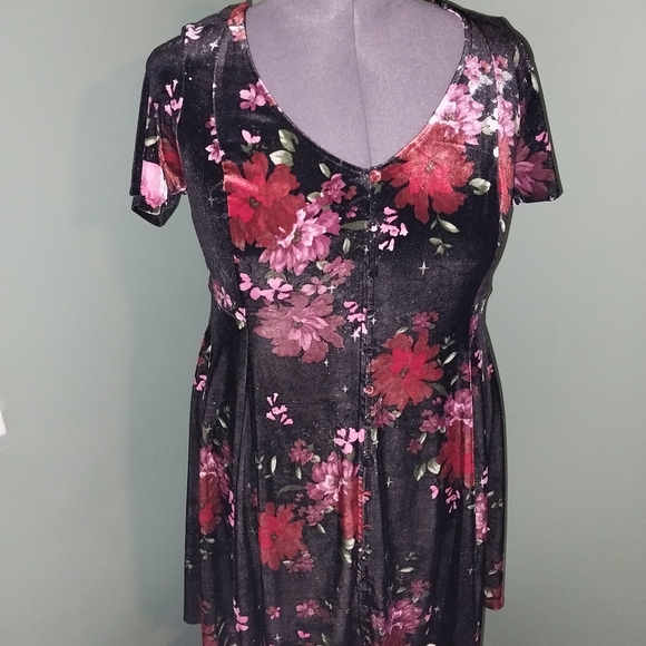 NWOT Torrid Mini Velvet Skater Dress- Black Floral - Picture 6 of 8